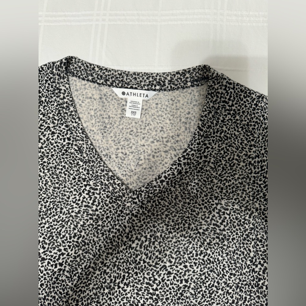 Athleta Breezy Scoop V Tee XXS NWOT
